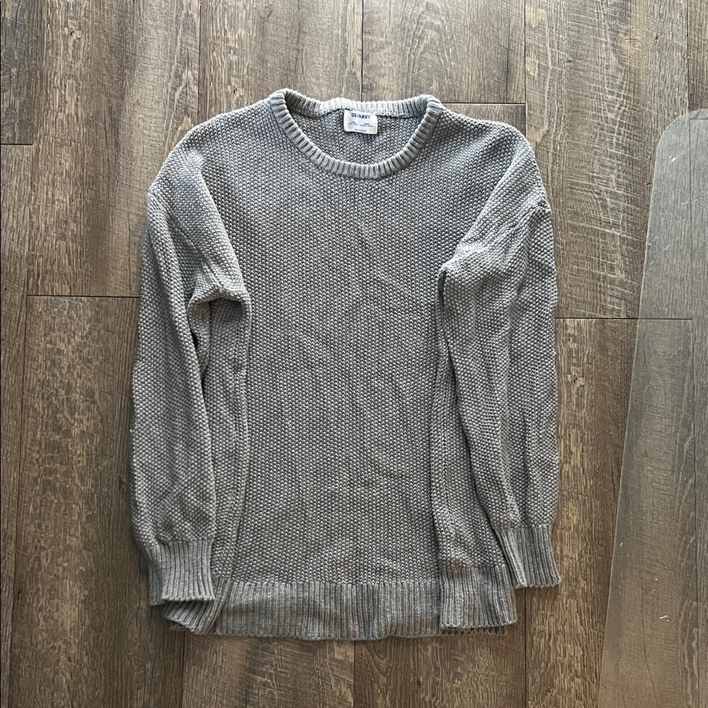 Old Navy Women’s Light Gray Crewneck Sweater